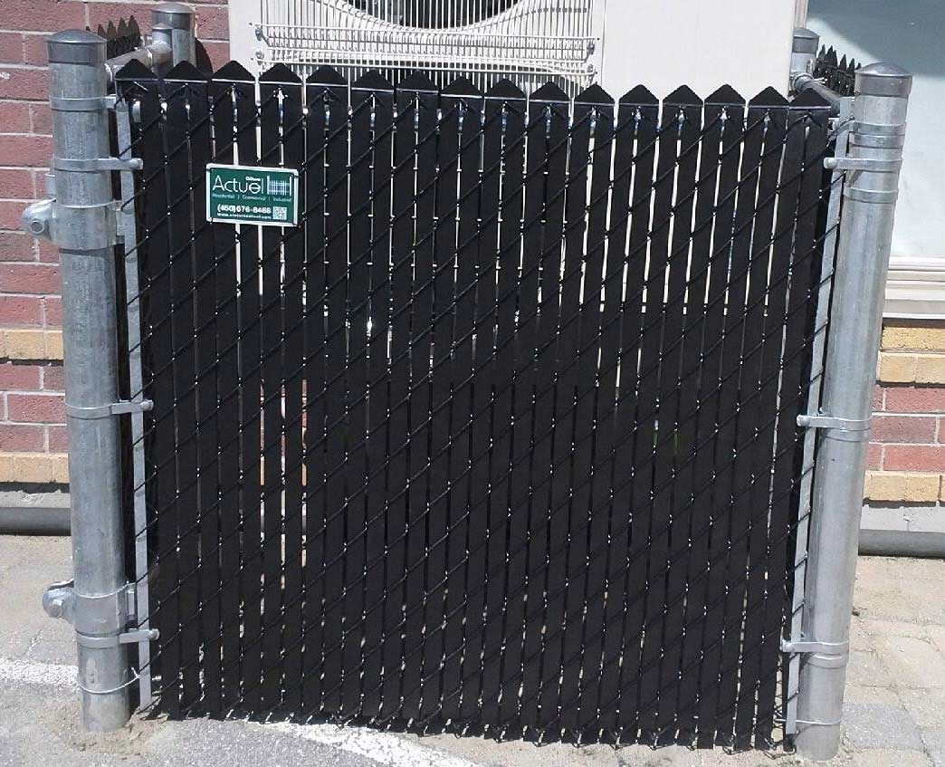 Mesh and slat fence